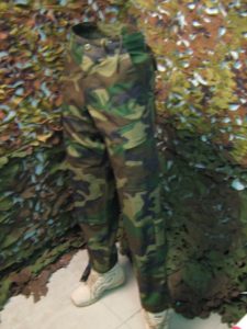Pantaloni Lunghi Camouflage Combat Uniform Teesar Inc. Cargo Pants Combat Uniform Woodland Tessuto: 100% Cotone Rip.Stop Chiusura a Bottoni principale.