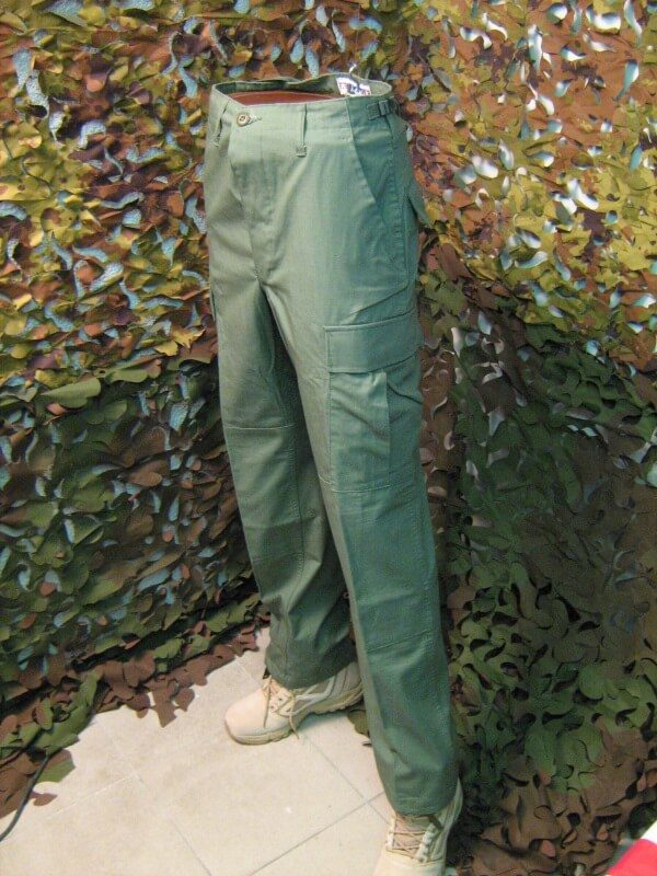 Pantaloni Lunghi Verdi Propper Propper 100% Cotone Rip-Stop Verde Light Modello: BDU Rinforzo sulla seduta. Laccetti per regolazione chiusura a fine gamba.
