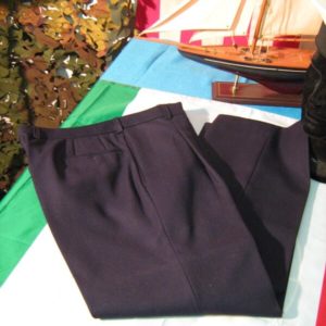 Taglia 50 Pantaloni per divisa Giacca doppio petto lunga blu La Spezia Lana Pettinata Blu Scuro Pantalone classico con pence Due tasche a filetto frontali.