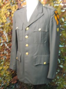 Giacca Divisa Elegante Verde vietnam con patches Coat Man's Army Green Major Coat Co. Inc. Giacca appartenente a divisa Statunitense U.S. Army 1982