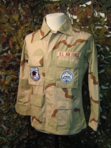 Camicia Camouflage Unicor Desert Tre Macchie BDU 50% Nylon 50% Cotone (Guerra del Golfo) Collo a camicia Manica lunga